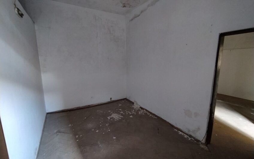 España 2820 – Casa, dos locales y departamento interno (A RECICLAR)