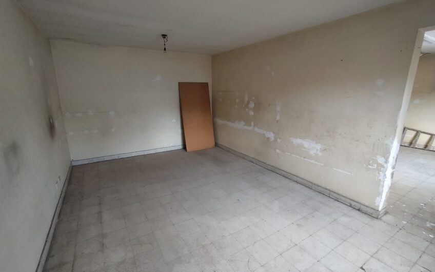 España 2820 – Casa, dos locales y departamento interno (A RECICLAR)