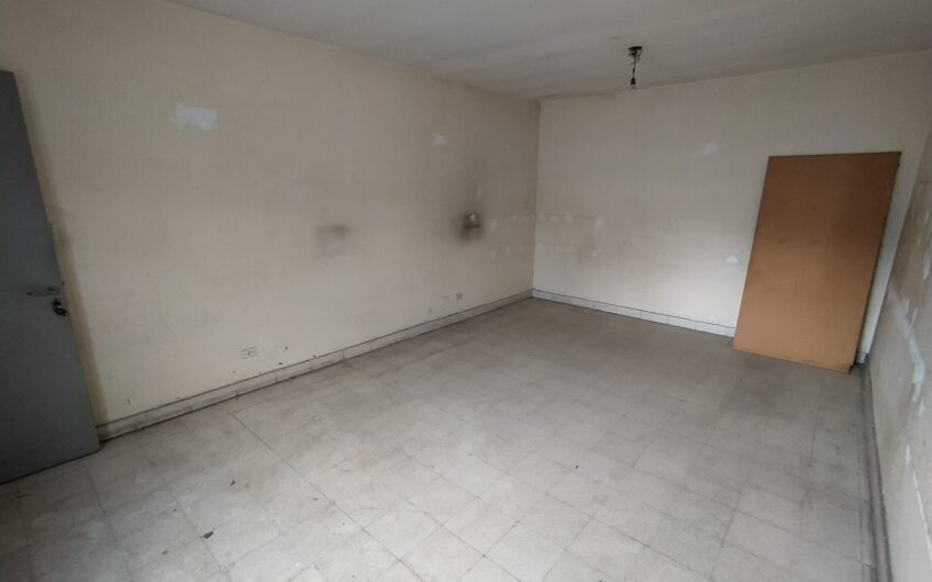 España 2820 – Casa, dos locales y departamento interno (A RECICLAR)