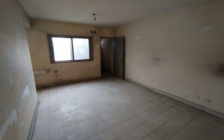 España 2820 – Casa, dos locales y departamento interno (A RECICLAR)