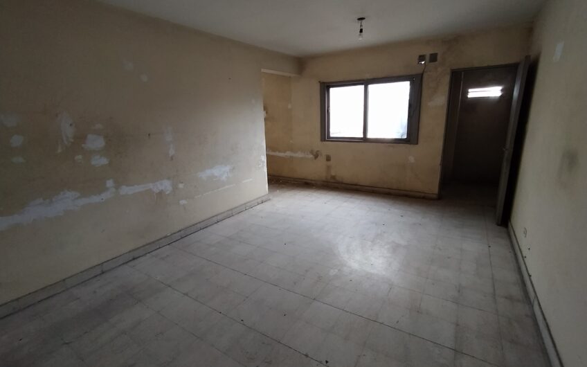 España 2820 – Casa, dos locales y departamento interno (A RECICLAR)