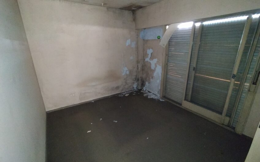 España 2820 – Casa, dos locales y departamento interno (A RECICLAR)