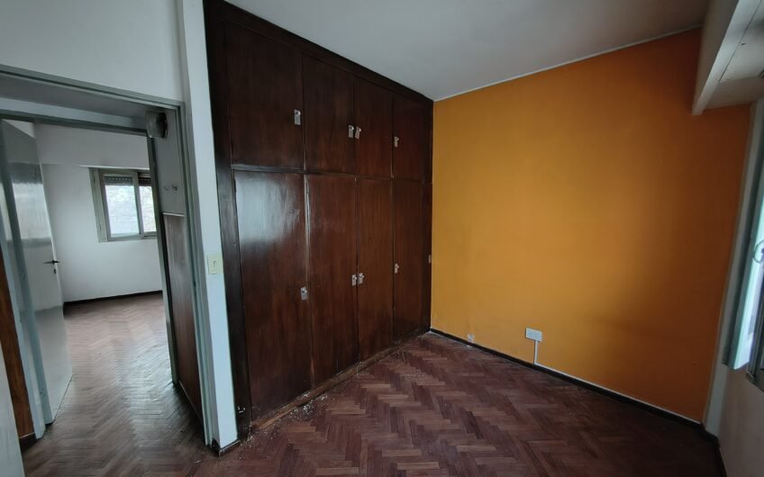 Viamonte 325 – Departamento Segundo Piso Escalera