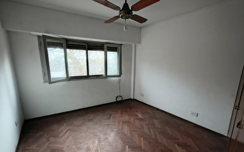 Viamonte 325 – Departamento Segundo Piso Escalera