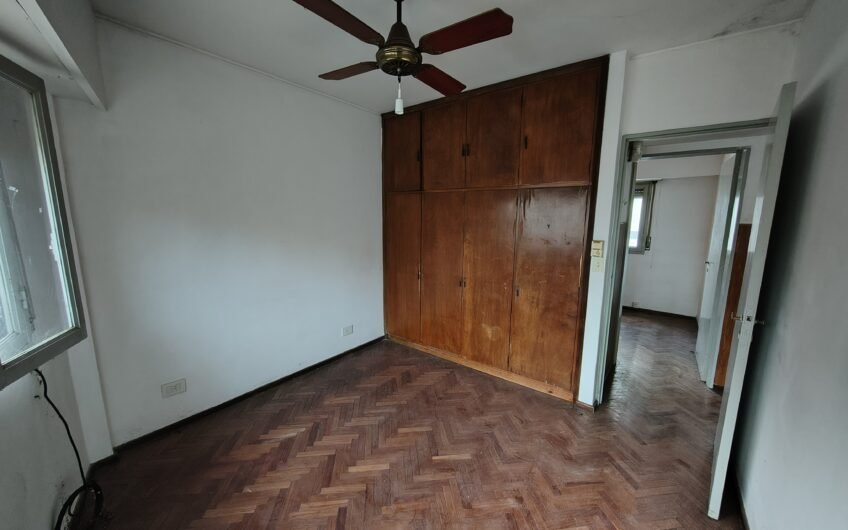 Viamonte 325 – Departamento Segundo Piso Escalera