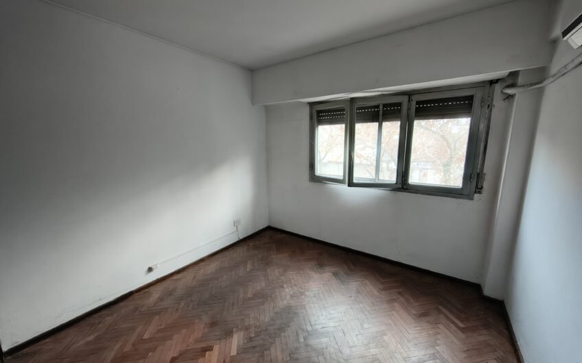 Viamonte 325 – Departamento Segundo Piso Escalera