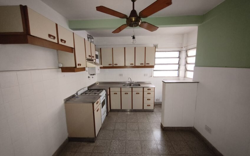 Viamonte 325 – Departamento Segundo Piso Escalera