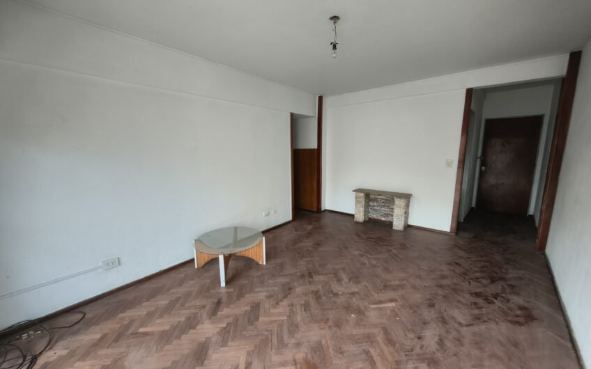 Viamonte 325 – Departamento Segundo Piso Escalera