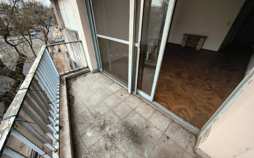 Viamonte 325 – Departamento Segundo Piso Escalera