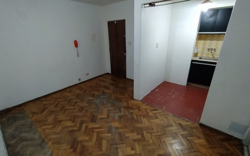 Av. Pellegrini 589 – Departamento un dormitorio