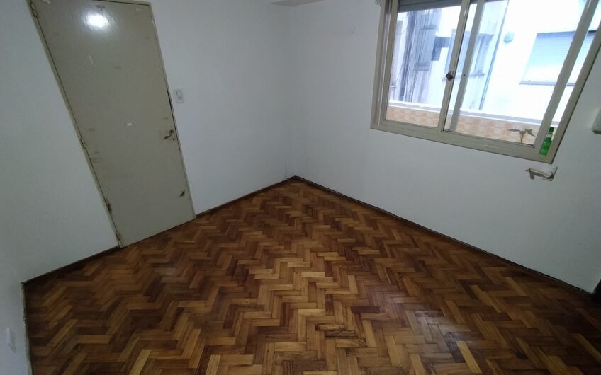 Av. Pellegrini 589 – Departamento un dormitorio