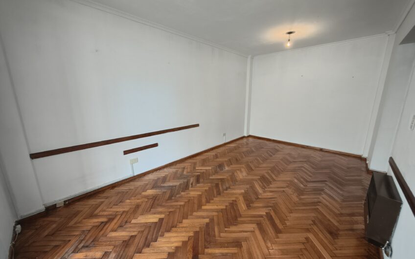 E. Zeballos 967 – Departamento Un Dormitorio