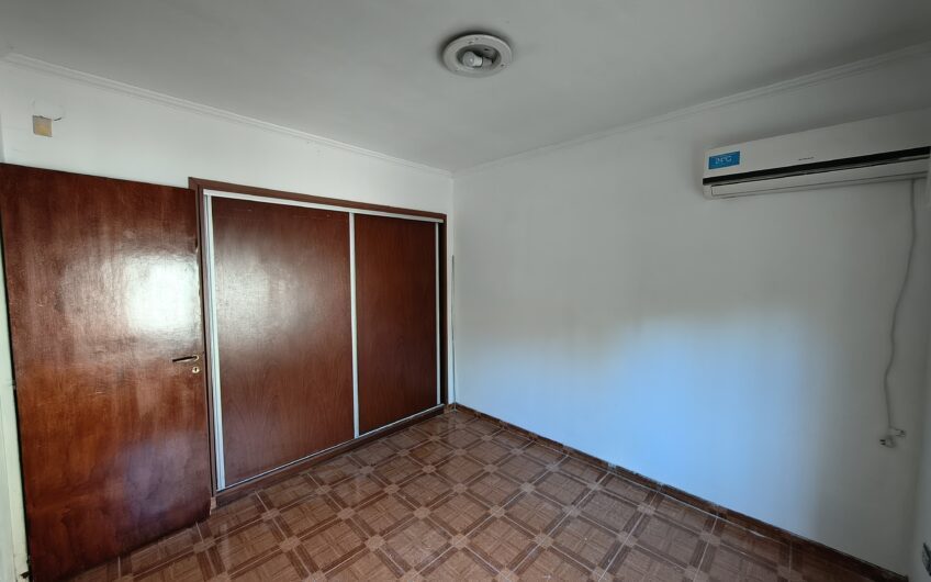 Esquel 2217 (Gdero. Baigorria) – Casa de Tres Dormitorios y Cochera