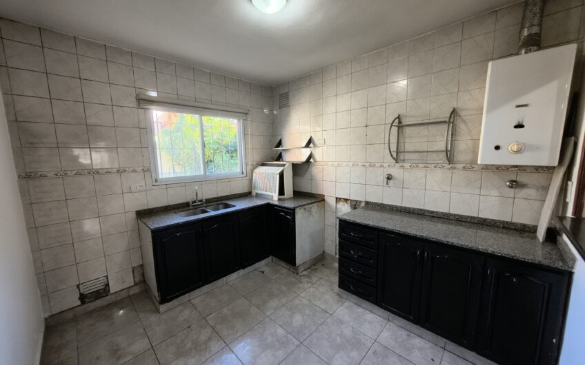 Esquel 2217 (Gdero. Baigorria) – Casa de Tres Dormitorios y Cochera