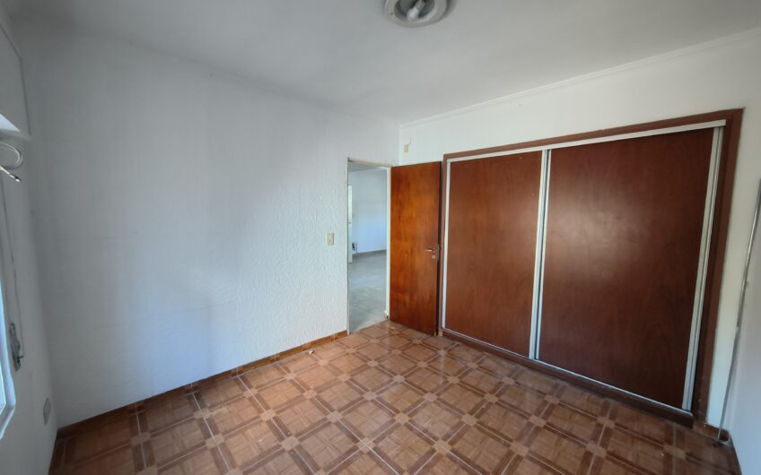 Esquel 2217 (Gdero. Baigorria) – Casa de Tres Dormitorios y Cochera