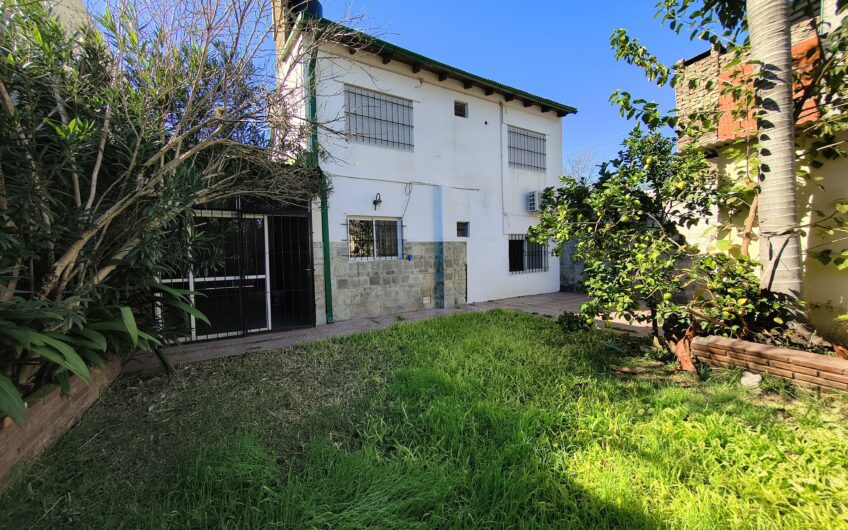 Esquel 2217 (Gdero. Baigorria) – Casa de Tres Dormitorios y Cochera