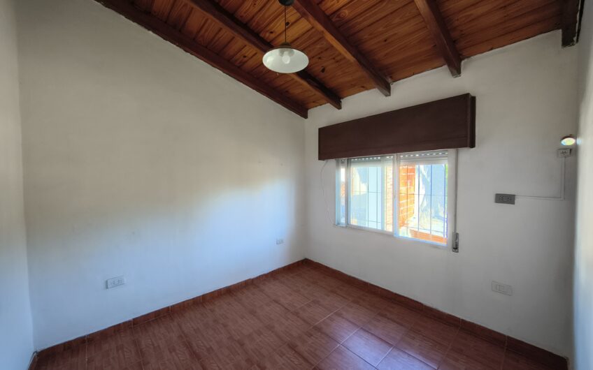 Esquel 2217 (Gdero. Baigorria) – Casa de Tres Dormitorios y Cochera