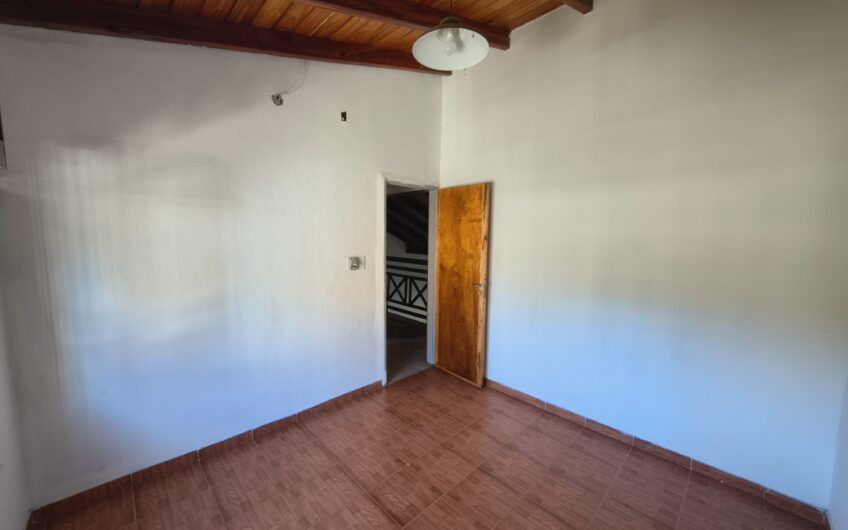 Esquel 2217 (Gdero. Baigorria) – Casa de Tres Dormitorios y Cochera