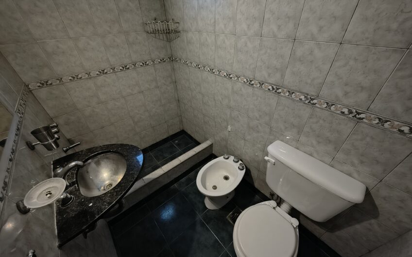 Esquel 2217 (Gdero. Baigorria) – Casa de Tres Dormitorios y Cochera