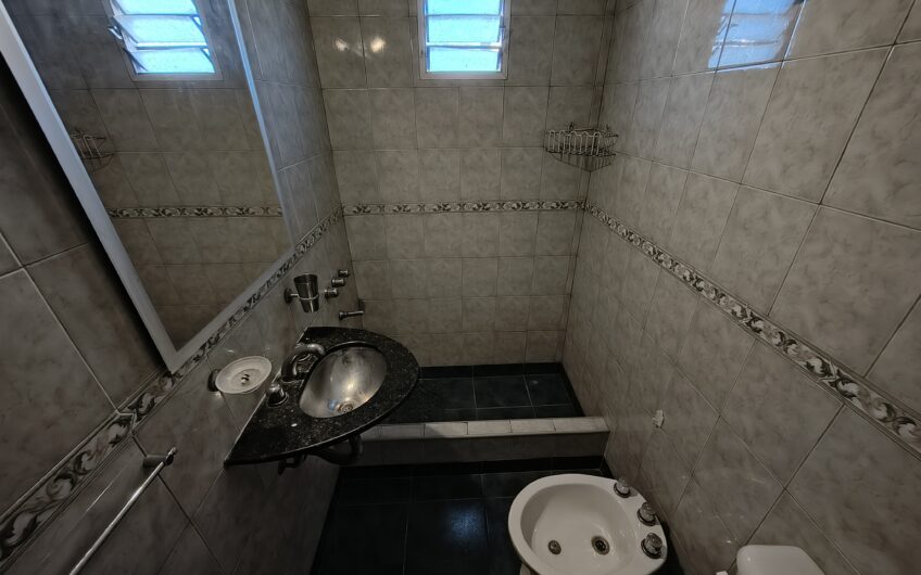 Esquel 2217 (Gdero. Baigorria) – Casa de Tres Dormitorios y Cochera