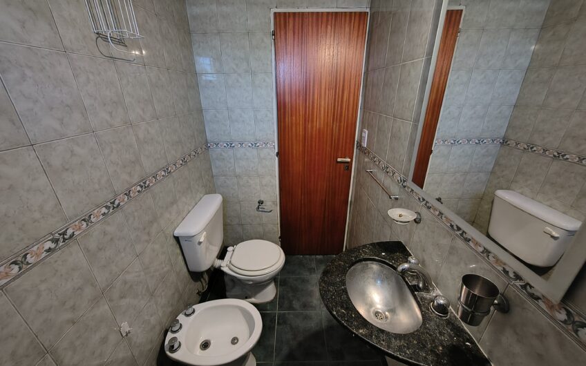 Esquel 2217 (Gdero. Baigorria) – Casa de Tres Dormitorios y Cochera