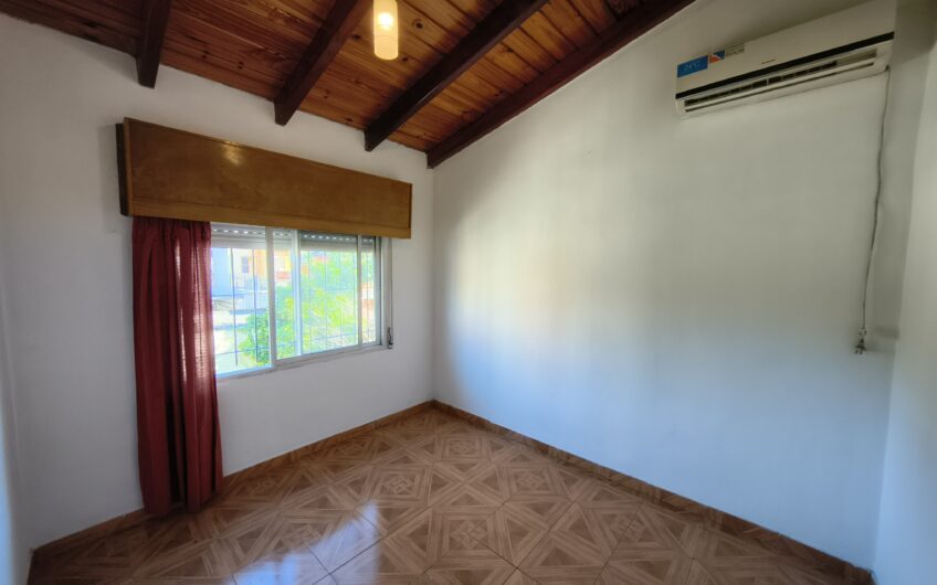 Esquel 2217 (Gdero. Baigorria) – Casa de Tres Dormitorios y Cochera