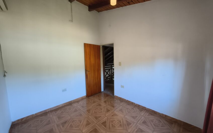 Esquel 2217 (Gdero. Baigorria) – Casa de Tres Dormitorios y Cochera