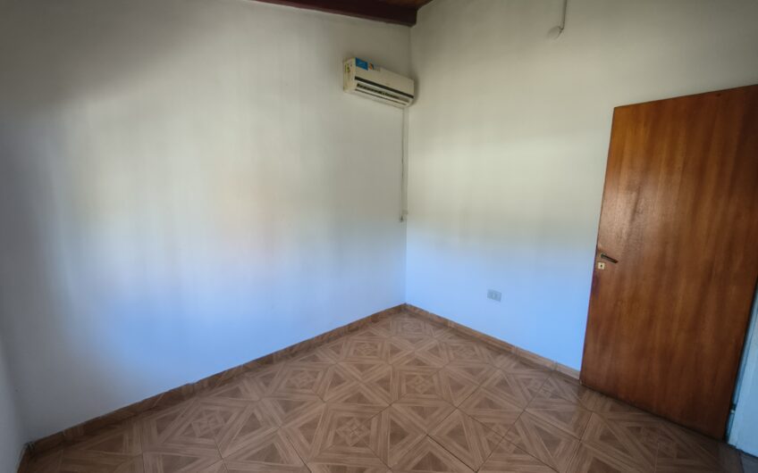 Esquel 2217 (Gdero. Baigorria) – Casa de Tres Dormitorios y Cochera
