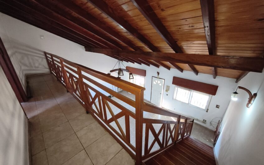 Esquel 2217 (Gdero. Baigorria) – Casa de Tres Dormitorios y Cochera