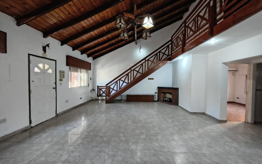 Esquel 2217 (Gdero. Baigorria) – Casa de Tres Dormitorios y Cochera