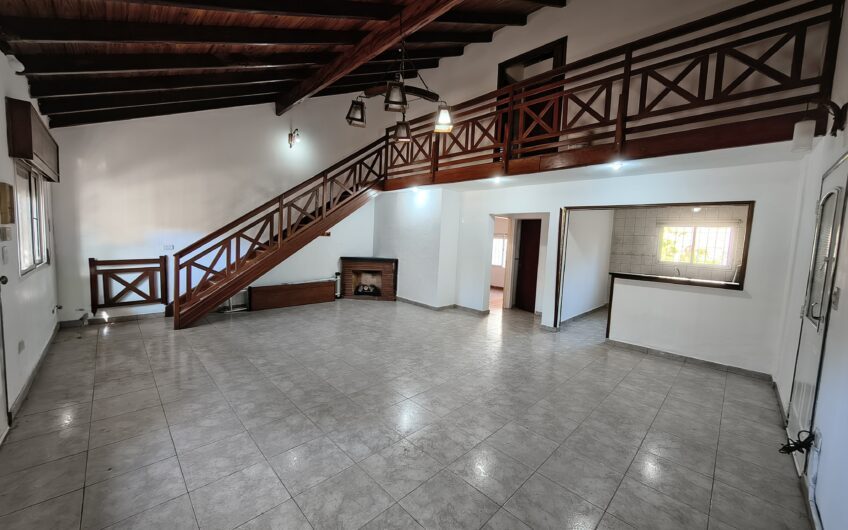 Esquel 2217 (Gdero. Baigorria) – Casa de Tres Dormitorios y Cochera