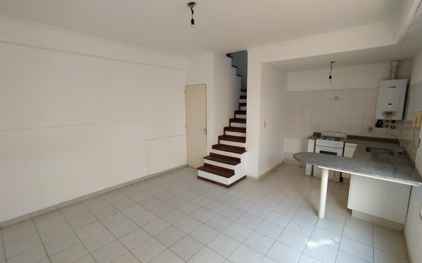 Pasco 3418 – Departamento Dúplex de Pasillo
