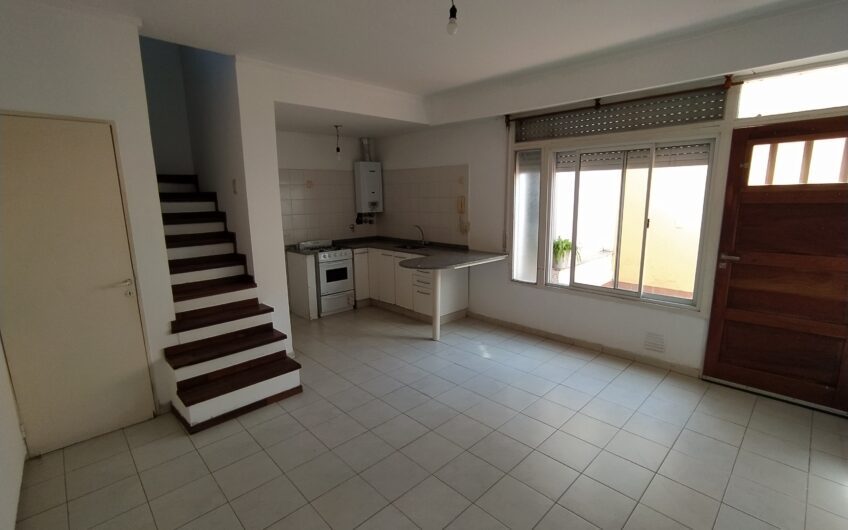 Pasco 3418 – Departamento Dúplex de Pasillo